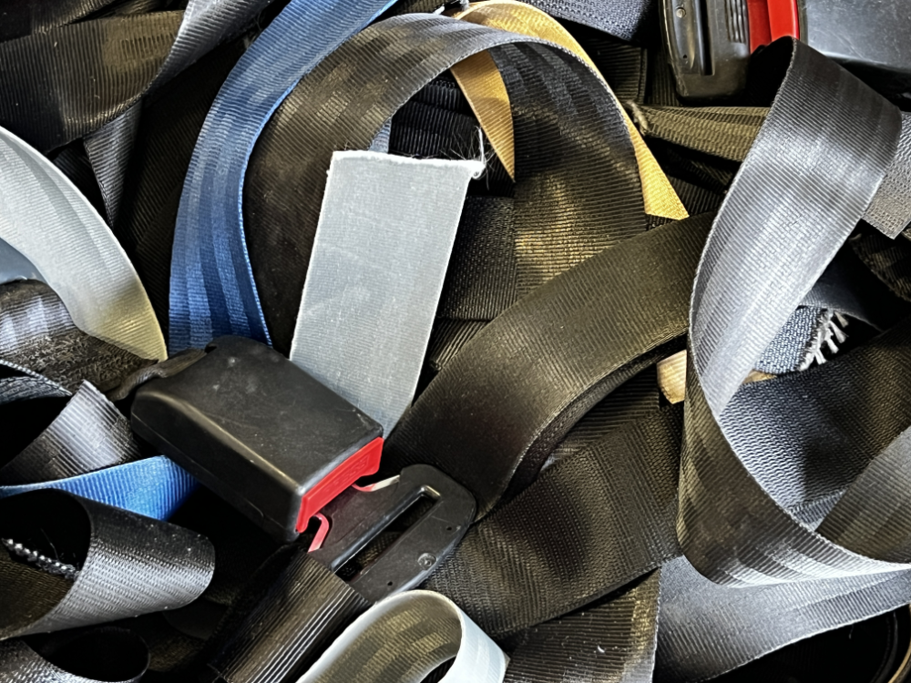 ceintures-de-sécurité-automobile-usagées