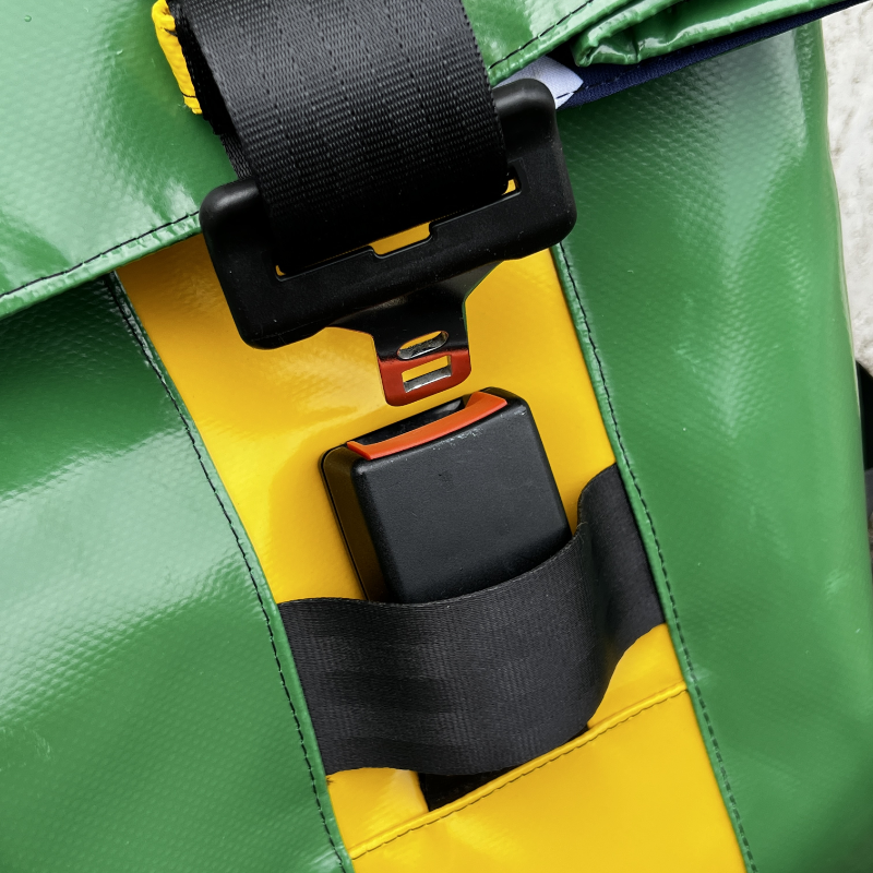 Sillages-boucle-ceinture-sécurité-auto